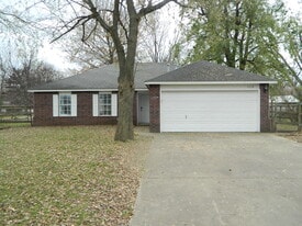 1113 W South St in Collinsville, OK - Building Photo