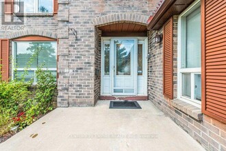 52 Moffatt Ave in Brampton, ON - Building Photo - Building Photo