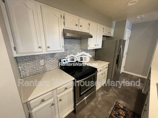 property at 1004 Jessicas Ct