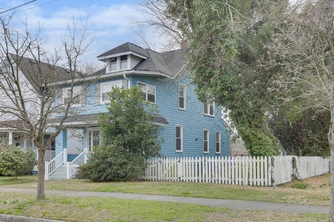 property at 615 W 34th St