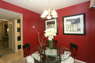 Howard Hills Townhomes in Savage, MD - Building Photo - Interior Photo