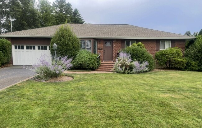 property at 4 Pell Ln