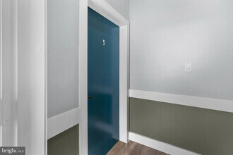 342 W Queen Ln in Philadelphia, PA - Building Photo - Building Photo