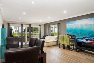 3601 E Ocean Blvd, Unit 3 in Long Beach, CA - Foto de edificio - Building Photo
