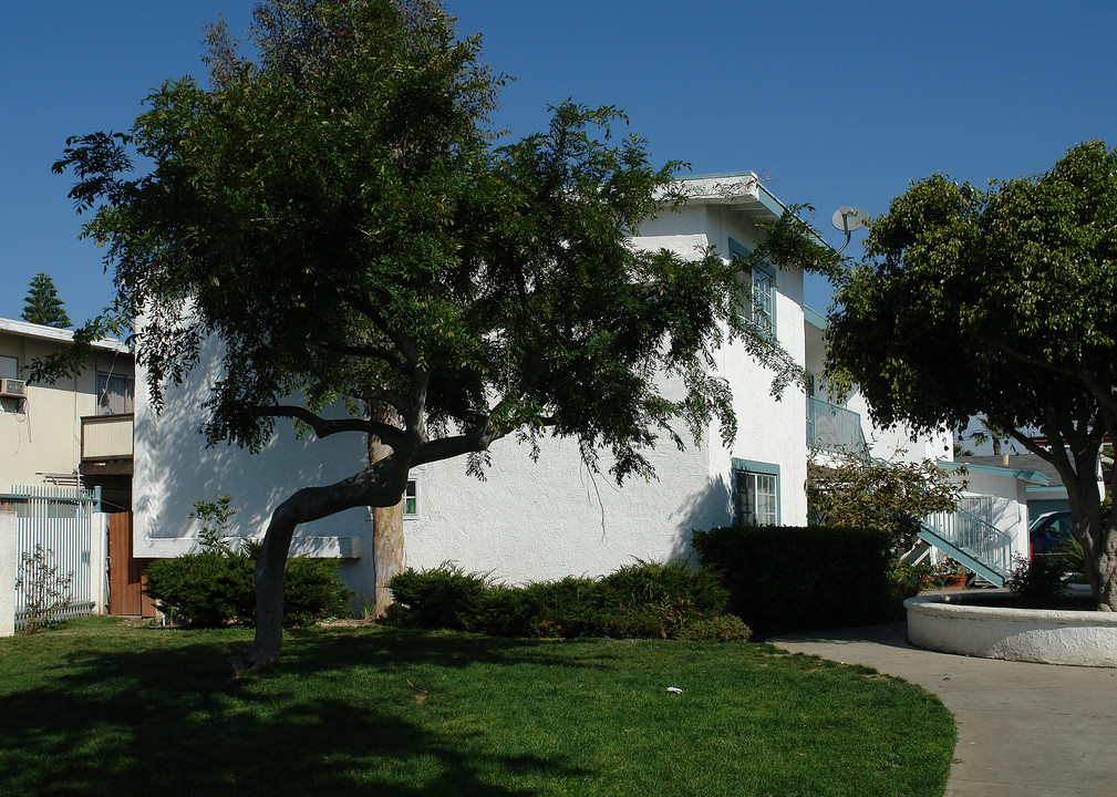 758 Shalimar Dr in Costa Mesa, CA - Foto de edificio
