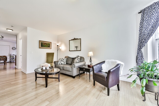 2212 W Iowa St in Chicago, IL - Building Photo - Building Photo