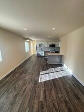 1651 W 85th St in Los Angeles, CA - Foto de edificio - Building Photo