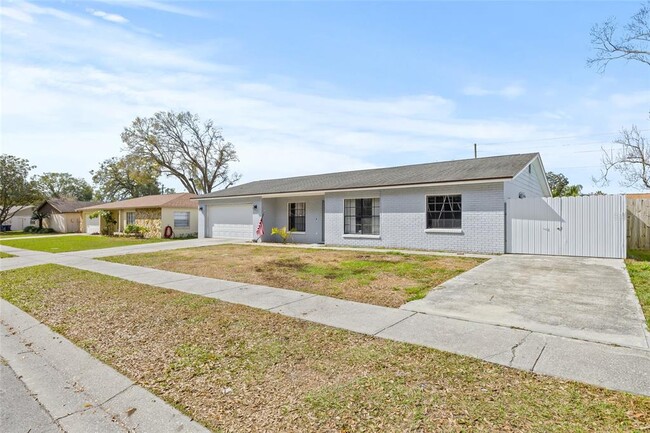 1521 Twin Palms Loop in Lutz, FL - Building Photo - Building Photo