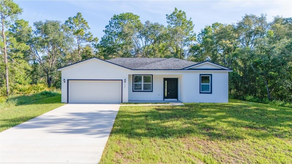125 Fisher Way in Ocklawaha, FL - Building Photo