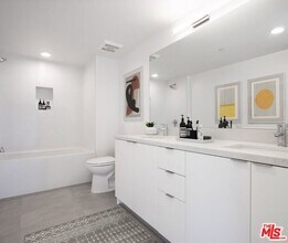 6535 Melrose Ave in Los Angeles, CA - Building Photo - Building Photo