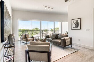1100 Peters St in Dallas, TX - Building Photo - Building Photo