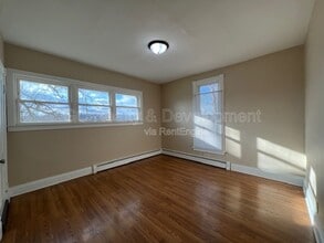 411 Wellington Ave in Elgin, IL - Building Photo - Building Photo