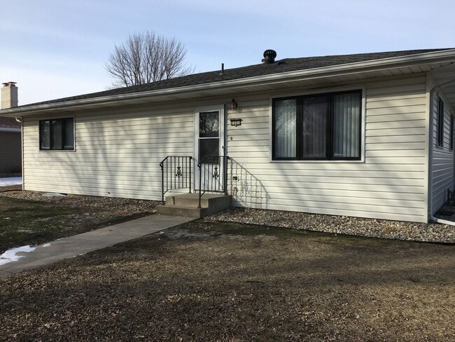 2701 14th St S in Moorhead, MN - Building Photo - Building Photo
