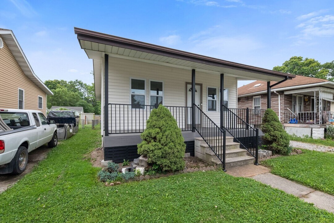 2842 Washington Ave in Granite City, IL - Building Photo