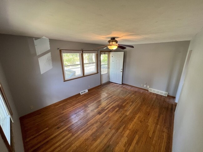 5801 S 50th St in Omaha, NE - Building Photo - Building Photo