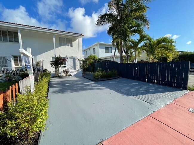 660 86th St in Miami Beach, FL - Building Photo - Building Photo