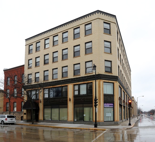 20 Forest Ave
