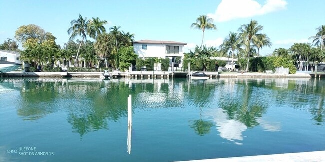 1725 Calais Dr, Unit 3 in Miami Beach, FL - Building Photo - Building Photo