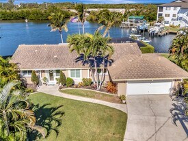 10432 Sandpiper Rd W in Bradenton, FL - Building Photo