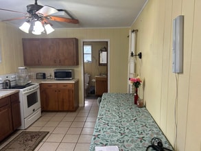 729 E Alexander Ave in Kingsville, TX - Building Photo - Building Photo
