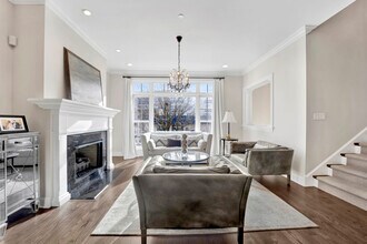 460 Pennsylvania Ave in Glen Ellyn, IL - Building Photo - Building Photo