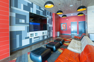 Yugo Louisville Nine in Louisville, KY - Foto de edificio - Interior Photo