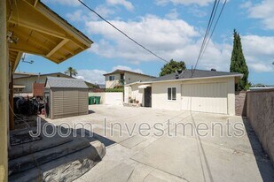 4914 Maine Ave in Baldwin Park, CA - Building Photo