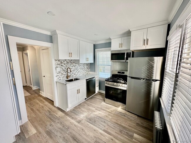 10 Vernon Ave in Rockville Centre, NY - Building Photo - Building Photo