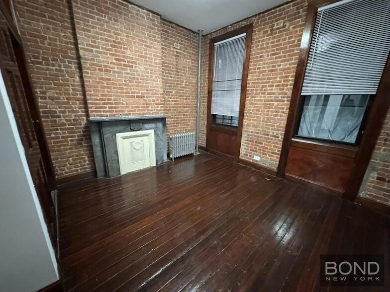 355 W 47th St, Unit 1 RW in New York, NY - Building Photo
