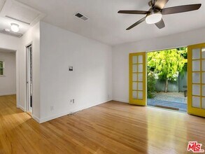 906 Venezia Ave in Los Angeles, CA - Building Photo - Building Photo