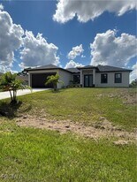 358 Charwood Ave S in Lehigh Acres, FL - Building Photo