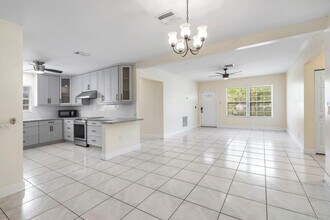 6130 Edwards Rd in Margate, FL - Building Photo - Building Photo