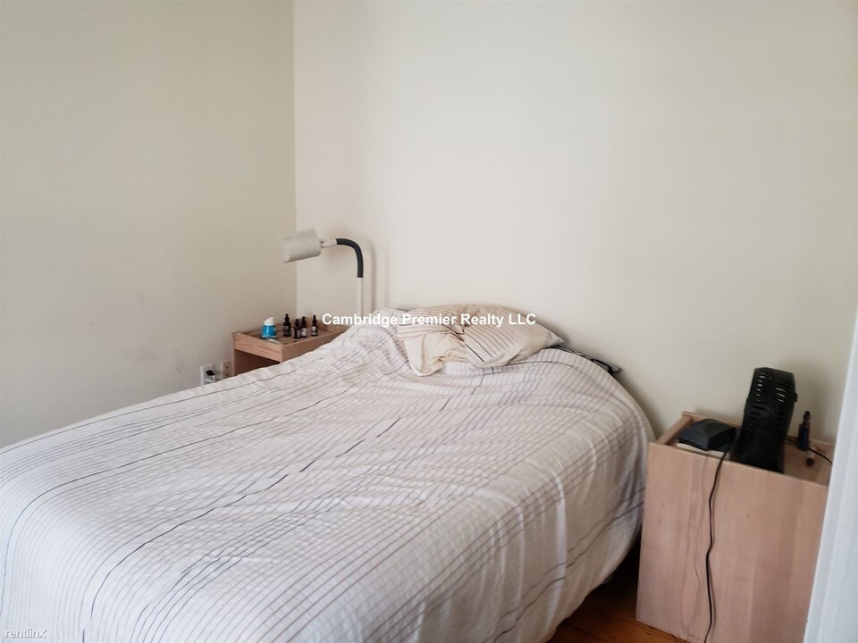 86 Ellery St-Unit -Apt 1 in Cambridge, MA - Foto de edificio