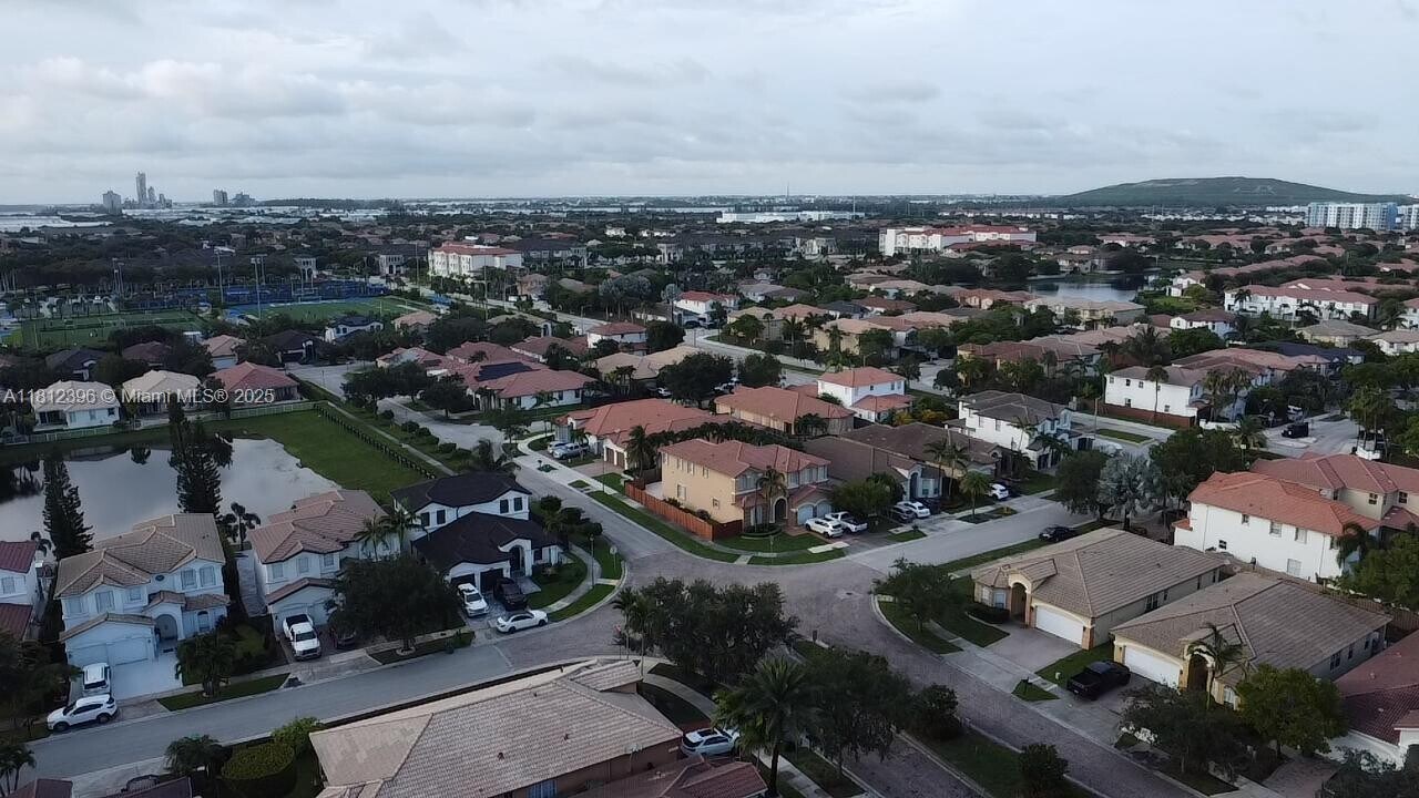 11255 NW 77th Ter in Doral, FL - Building Photo