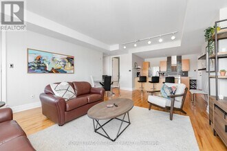 1422 Wellington St in Ottawa, ON - Building Photo - Building Photo