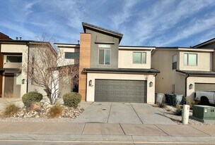 4127 Phobos Ln in Saint George, UT - Building Photo