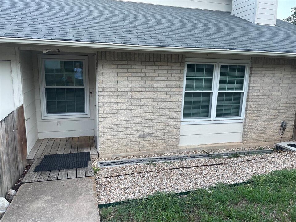 201 E Noton St in Pflugerville, TX - Building Photo