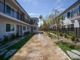11424-11428 Killion St in North Hollywood, CA - Building Photo