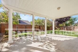 9808 Spring View Way in Elk Grove, CA - Building Photo - Building Photo