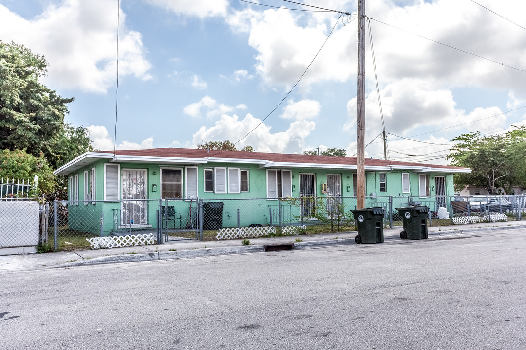 1971 Washington Ave in Opa Locka, FL - Building Photo