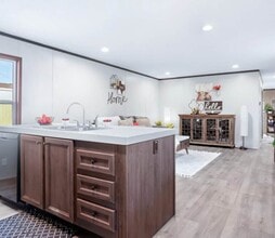 135 Prairie Dr in Sanger, TX - Foto de edificio - Building Photo