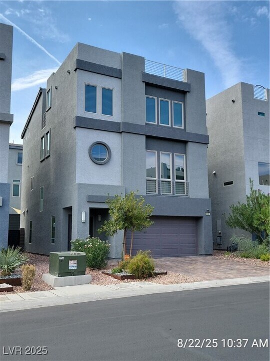 8037 Misty Canyon Ave in Las Vegas, NV - Building Photo