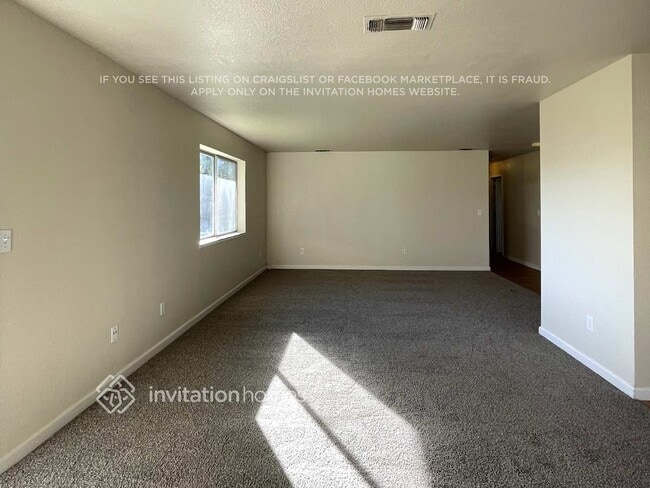 555 Spruce St in Dixon, CA - Foto de edificio - Building Photo