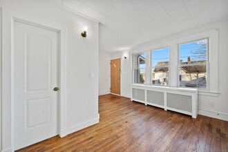 8 Smith St in Danbury, CT - Building Photo - Building Photo