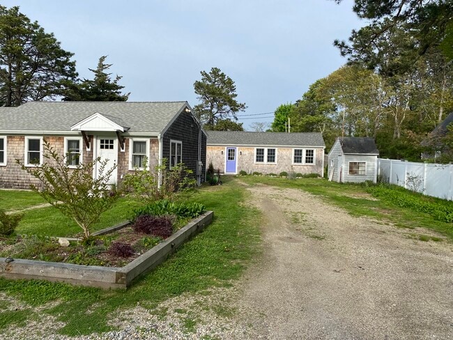 112 Telegraph Road, Unit B in Dennisport, MA - Building Photo - Building Photo