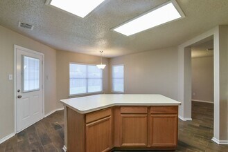 2106 Delaford Dr in Arlington, TX - Building Photo - Building Photo