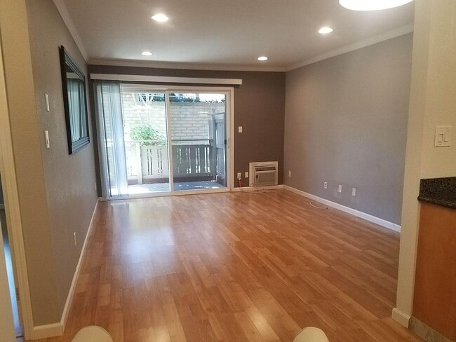 101 Kinross Dr, Unit 2 in Walnut Creek, CA - Foto de edificio - Building Photo