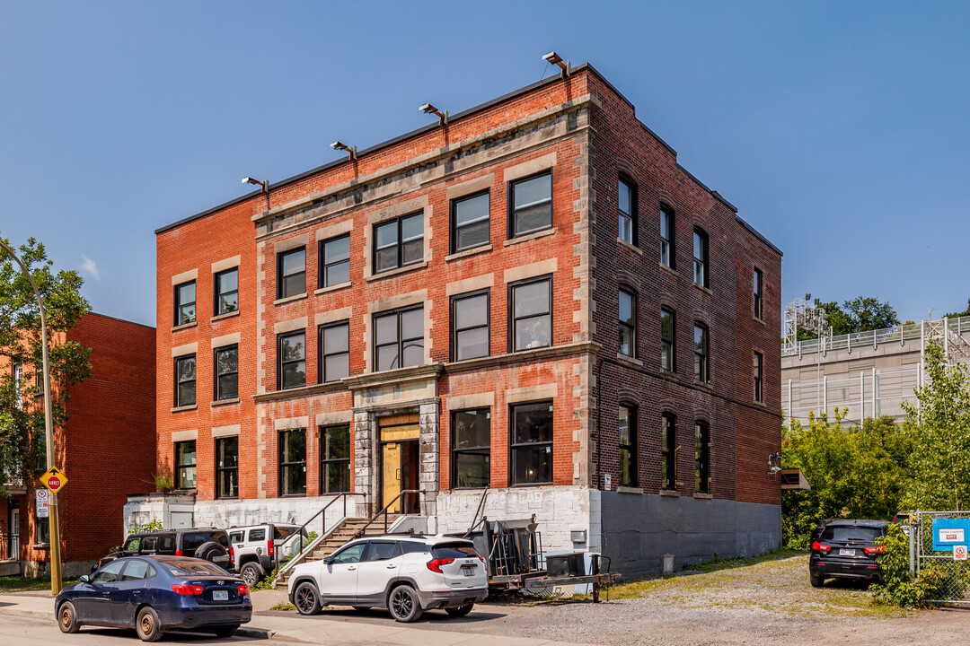 4107 De Richelieu Rue in Montréal, QC - Building Photo
