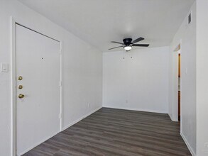 3432 S Great Trinity Forest Way in Dallas, TX - Building Photo - Building Photo