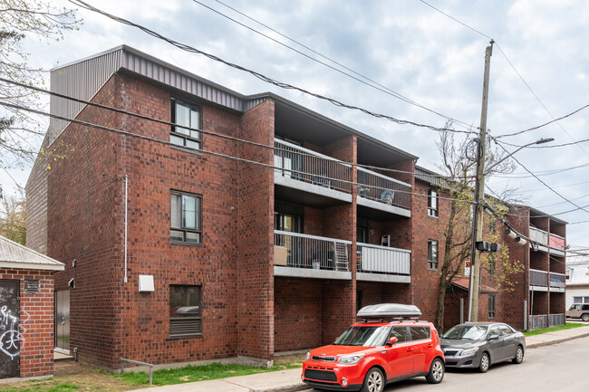 345 Christophe-Colomb Rue O in Québec, QC - Building Photo - Building Photo